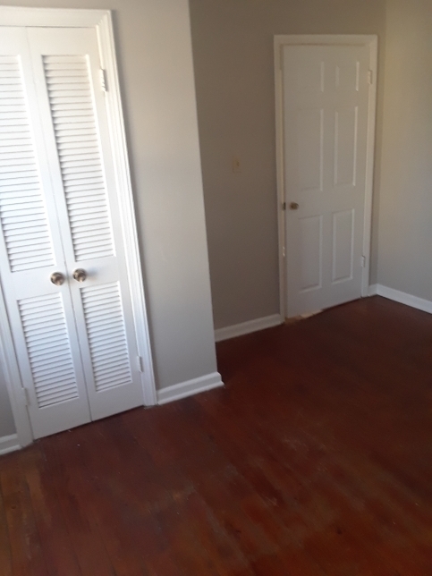 Building Photo - Move-in Special! 1/2 off first month's rent!