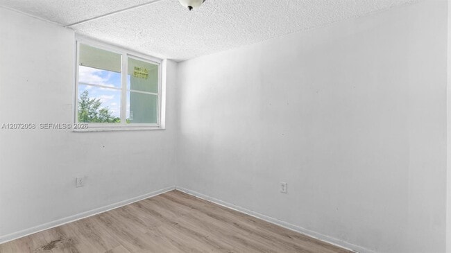 Building Photo - 1145 Normandy Dr