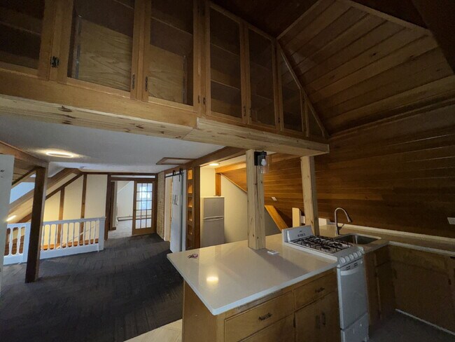 Building Photo - "Charming Studio Gem with Office and Hardwood Floors in the Heart of Minneapolis!"