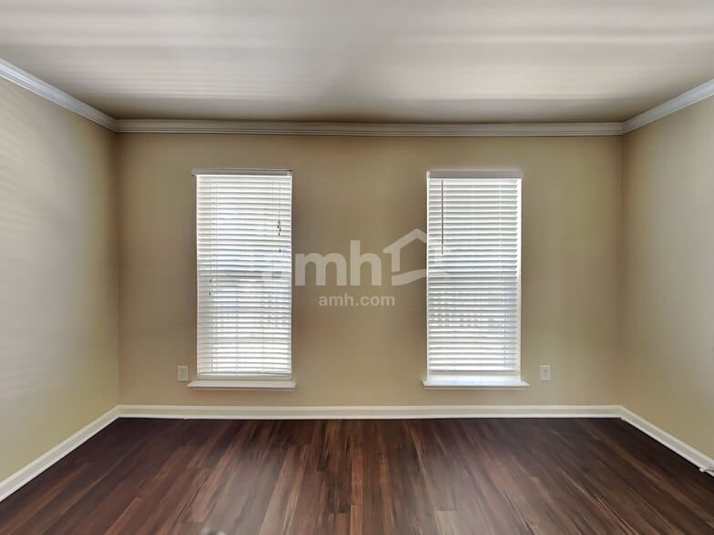 Building Photo - 1038 Vanguard Dr