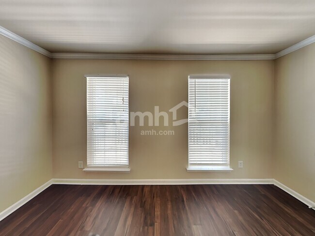 Building Photo - 1038 Vanguard Dr