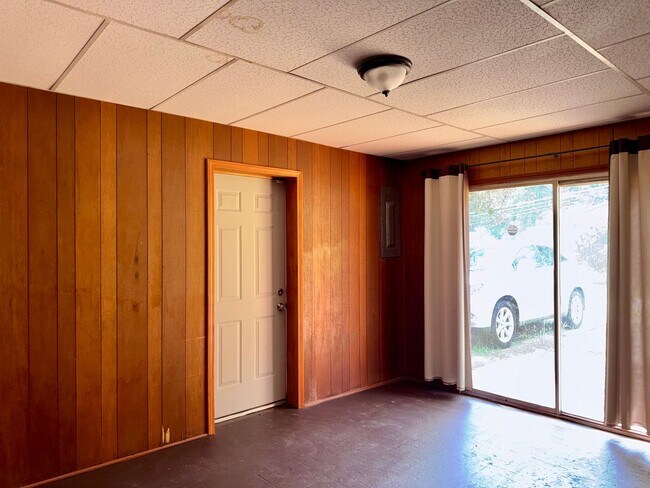 Building Photo - 430 Windsor Dr