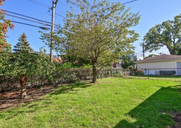 Building Photo - 7225 E Prairie Rd