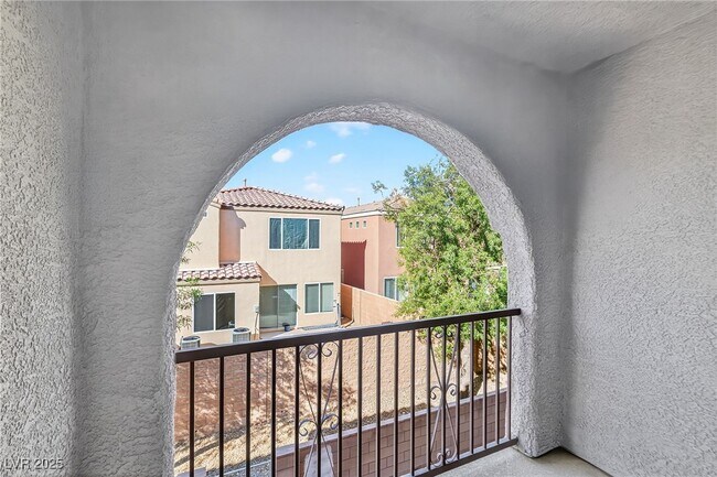 Building Photo - 10091 Sand Key St