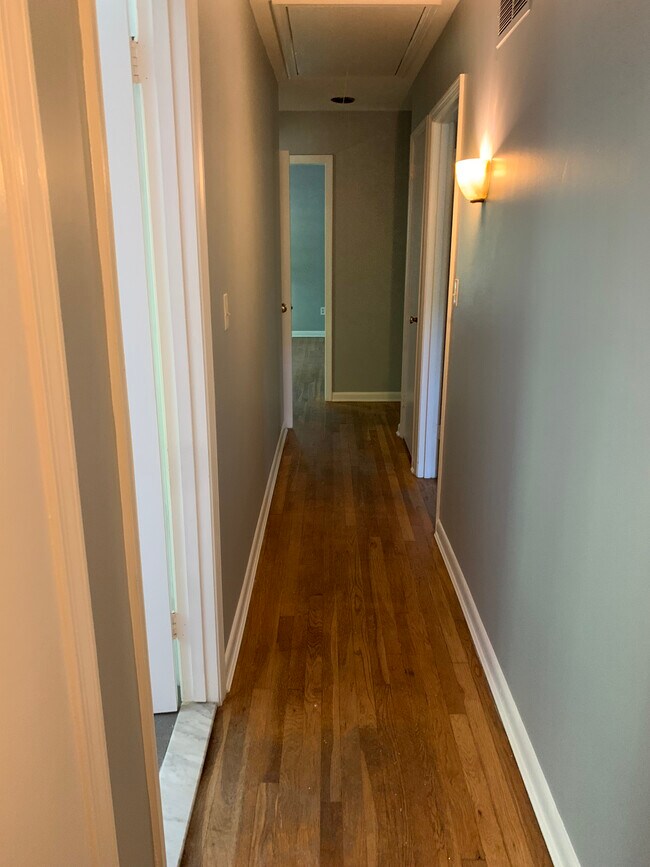 Hallway - 5 Cliffholme Rd