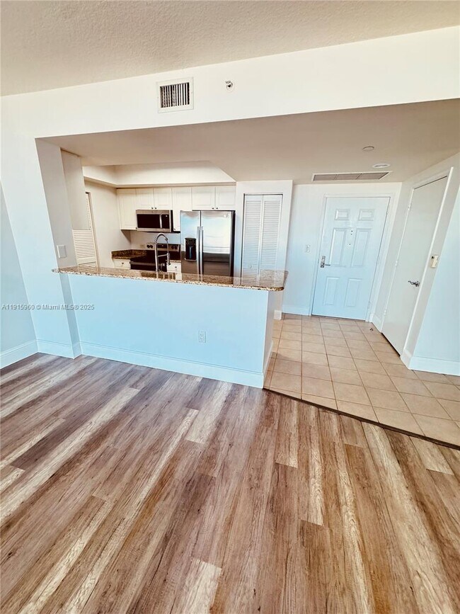 Building Photo - 19501 W Country Club Dr