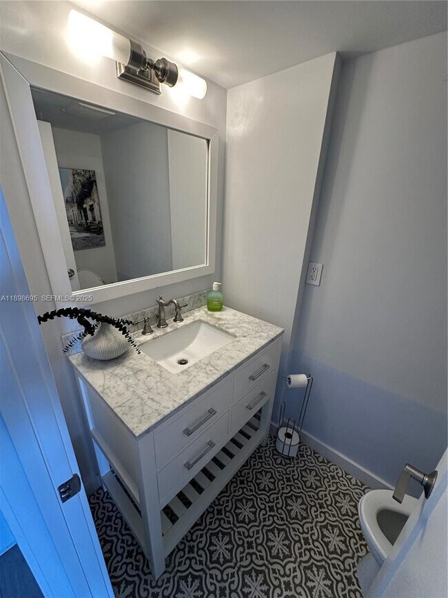 Building Photo - 555 NE 15th St