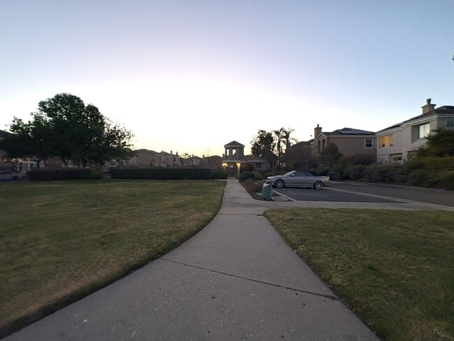 Building Photo - Charming Waterfront Single Family Home in Redwood Shores Available Now!