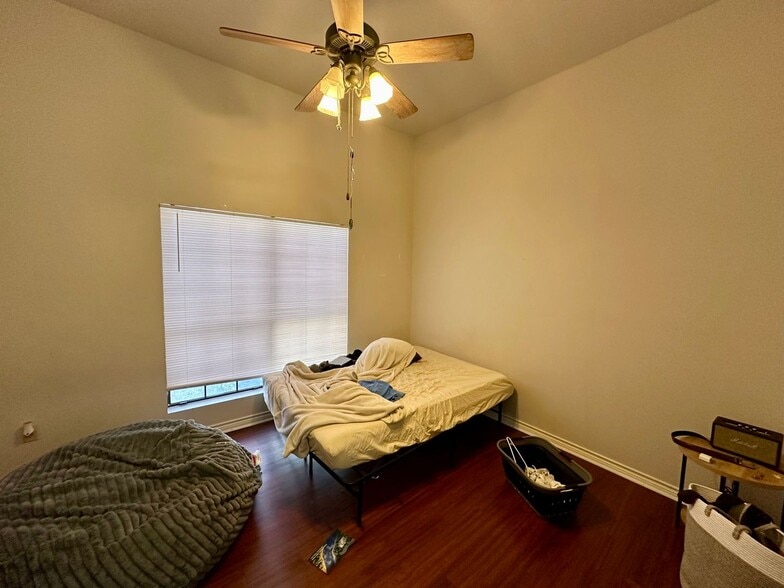 Building Photo - 1908 San Antonio St