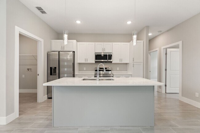 Building Photo - 360 Hibiscus Dr