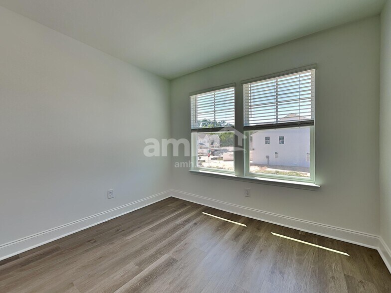 Building Photo - 102 Bellows Bnd