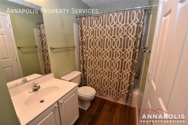 Building Photo - 621 Admiral Dr
