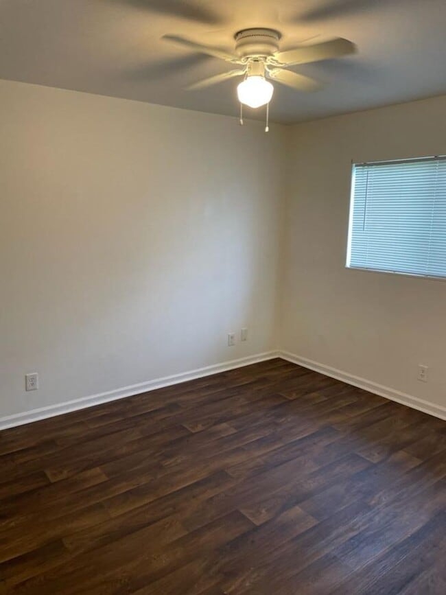 Building Photo - UPDATED CONDOMINIUM MOVE IN READY