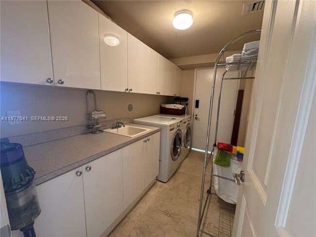 Building Photo - 17875 Collins Ave