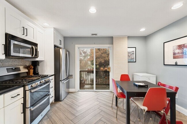 Building Photo - 890 Winthrop Ave