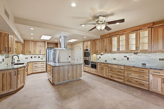 Building Photo - Pending/ Rented - Refined Desert Living in the Catalina Foothills