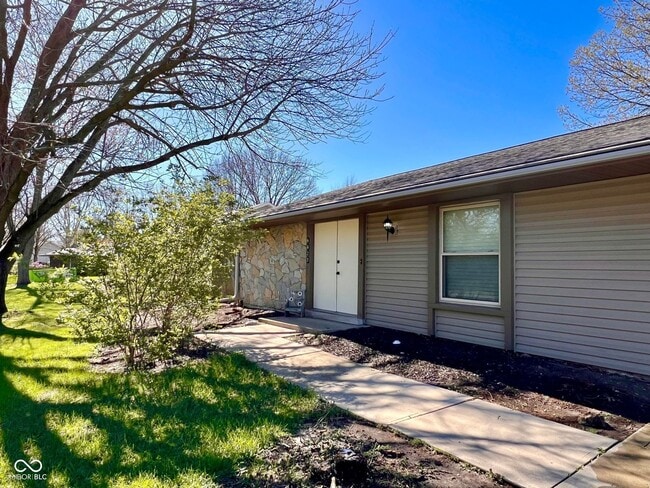 Building Photo - 6827 Azalea Dr