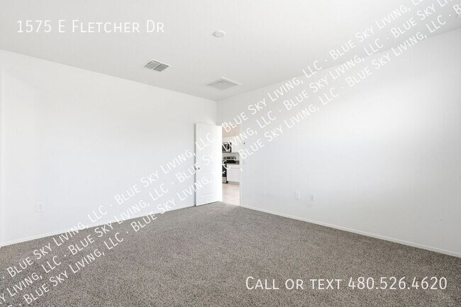Building Photo - 1575 E Fletcher Dr
