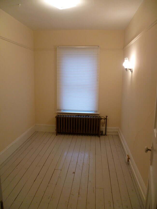 Building Photo - 129 Grandview St