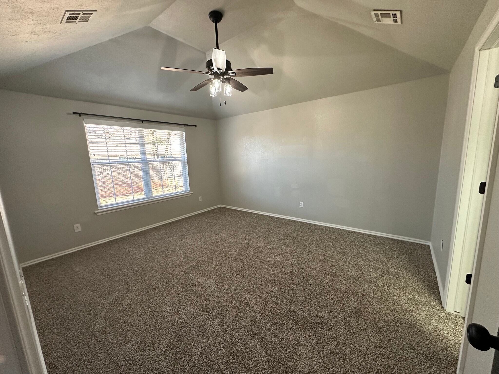 Building Photo - 13 Woodgate Dr