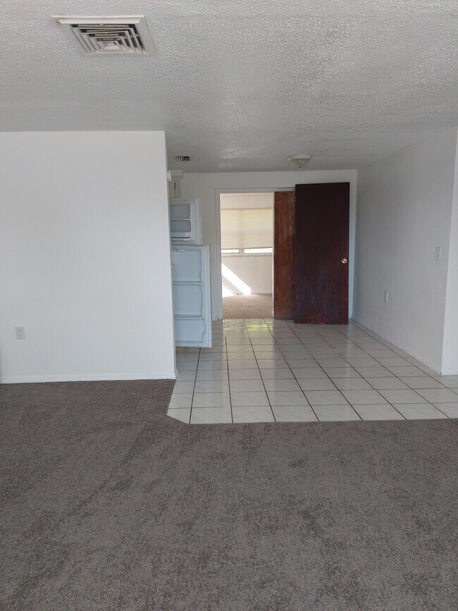 Living - 5117 Beacon Hill Dr