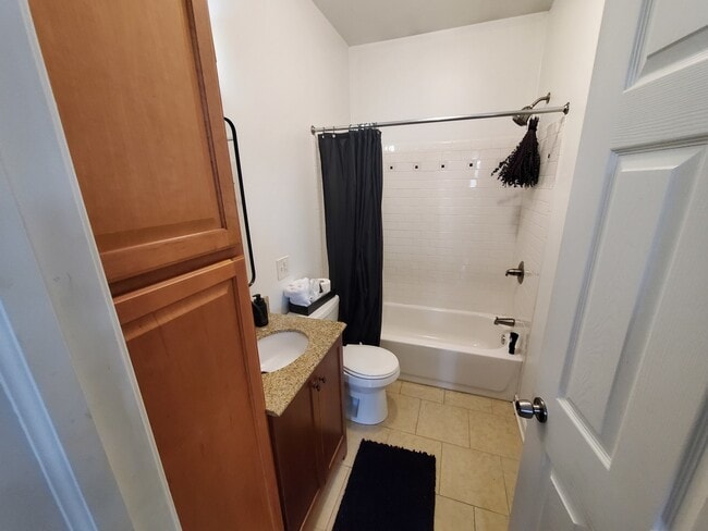 Building Photo - 2014 W Superior St