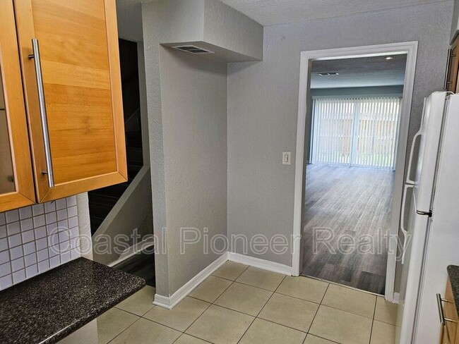 Building Photo - 7549 Abonado Rd