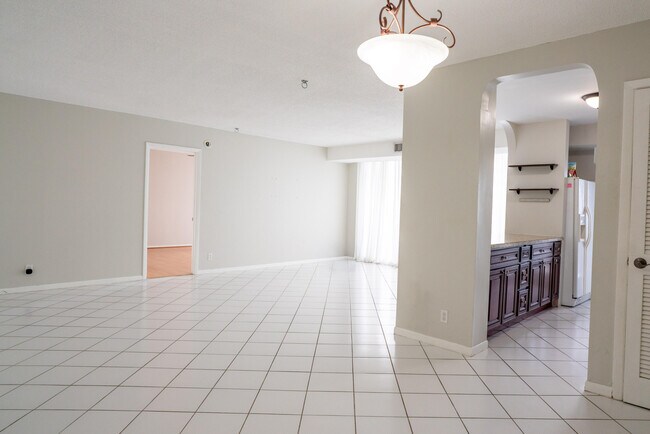 Building Photo - 2701 N Ocean Blvd