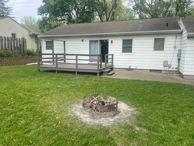 Building Photo - Now leasing for May 2026! Four Bed/Two Bath