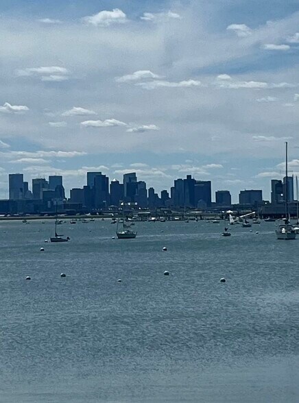 Building Photo - 573 Shirley St