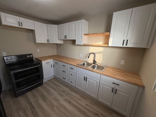 Building Photo - 320 N Colorado Ave