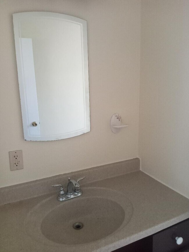 Building Photo - 822 E Sacramento St