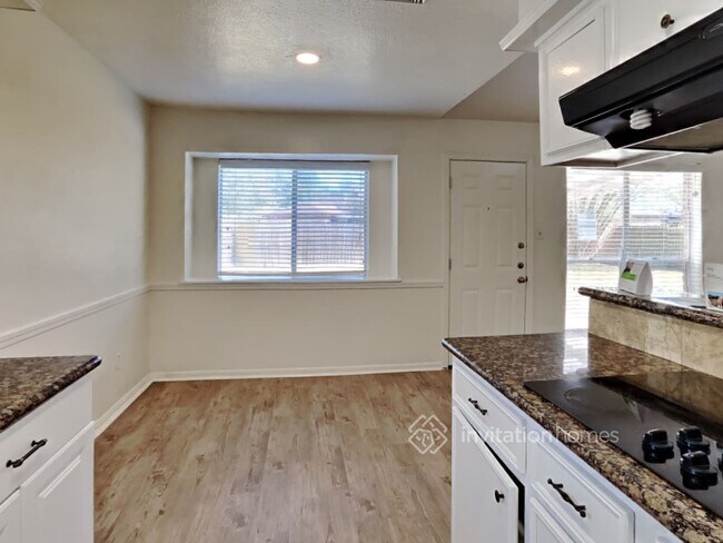 Building Photo - 15135 Tresch Ln