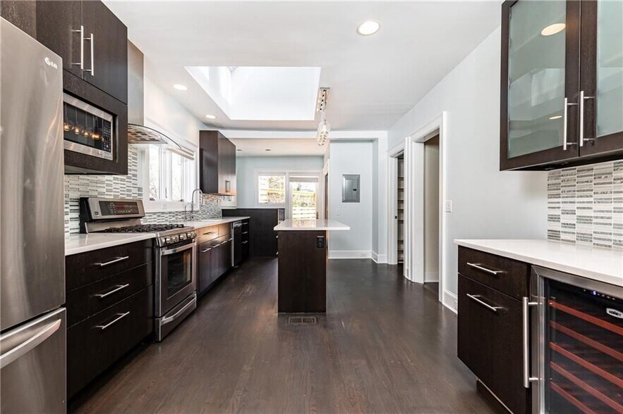 Building Photo - 1022 Reeder Cir NE