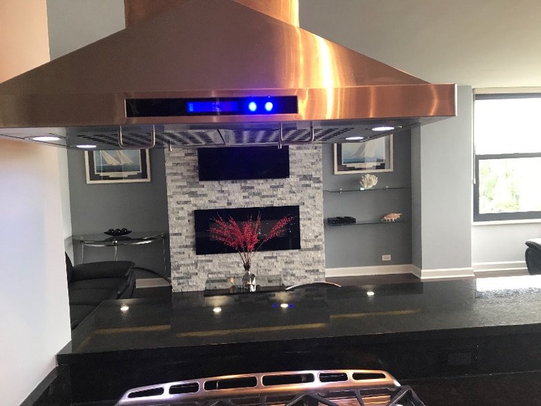 Building Photo - 3440 N Lake Shore Dr