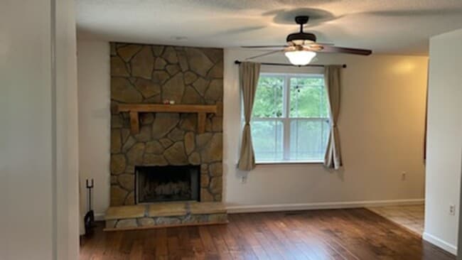 Building Photo - 179 Parker Ln