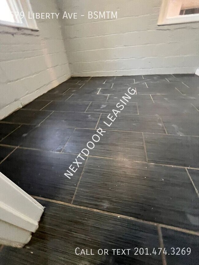 Building Photo - 579 Liberty Ave