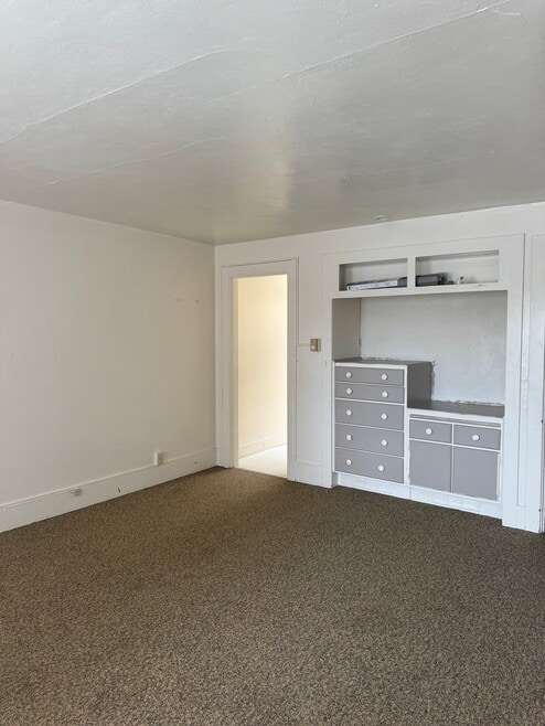 Building Photo - 605 1/2 Capitol Way S