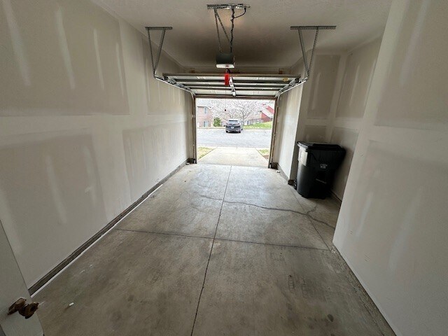 Building Photo - 8428 Charbay Cir