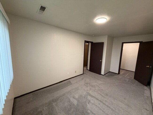 Building Photo - 305 W Locust St