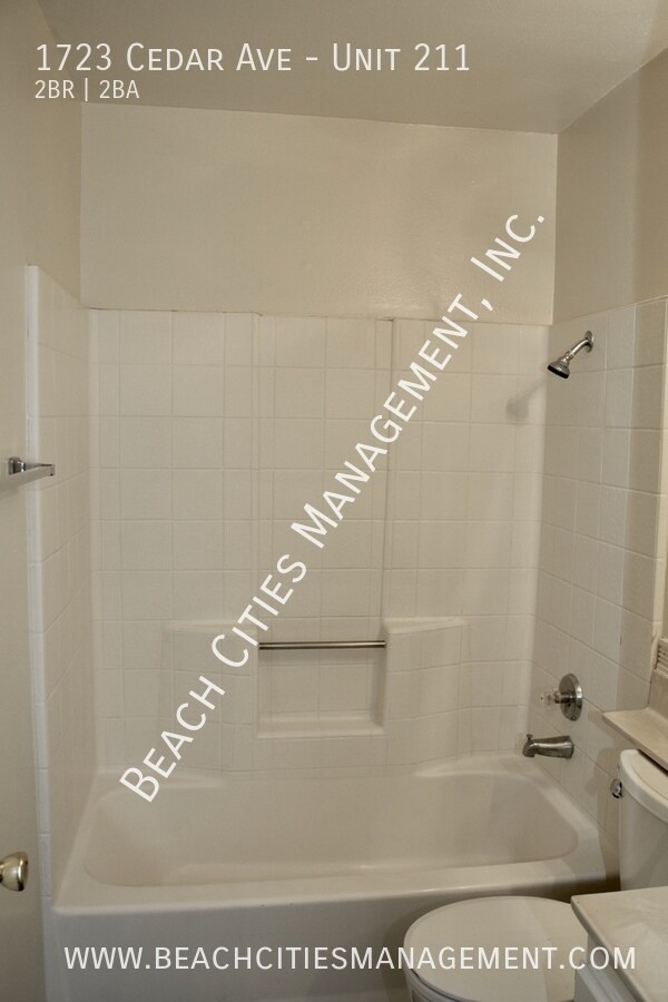 Building Photo - 1723 Cedar Ave