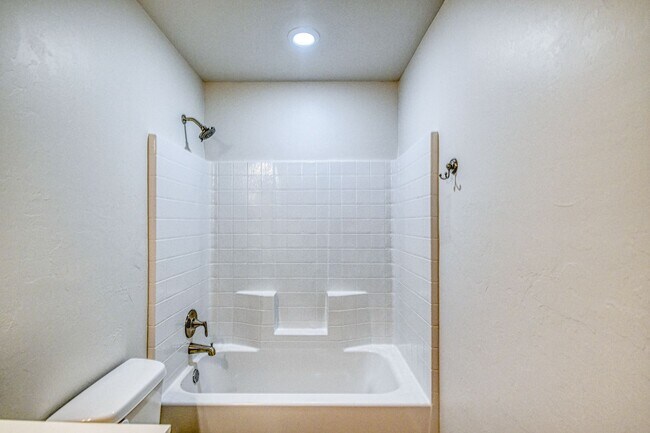 Building Photo - 2723 Varenna Ln