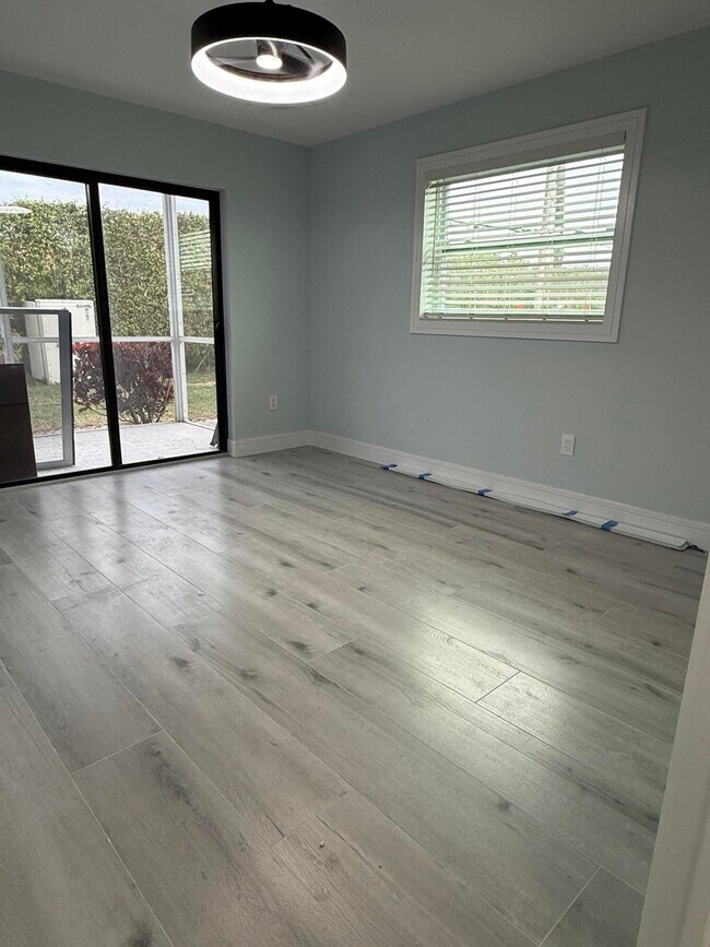 Building Photo - 216 Normandy Ln