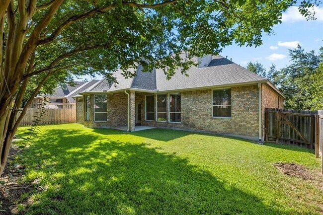 Building Photo - 2127 Clear Lake Pl