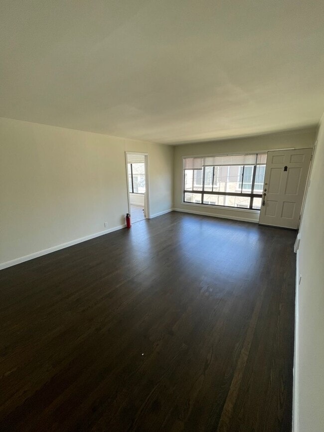 Building Photo - 208-212 Pinehurst Way