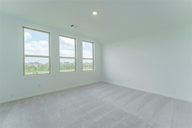 Building Photo - 5511 Holly Hvn Ct
