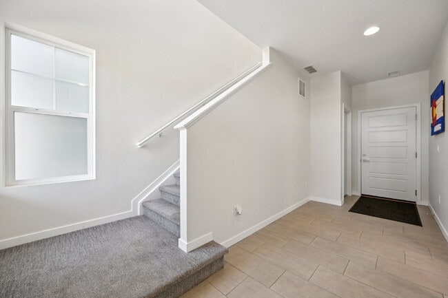 Building Photo - "Experience Spacious Comfort: 4-Bed, 3.5-Bath Retreat on Gladshine Drive!"