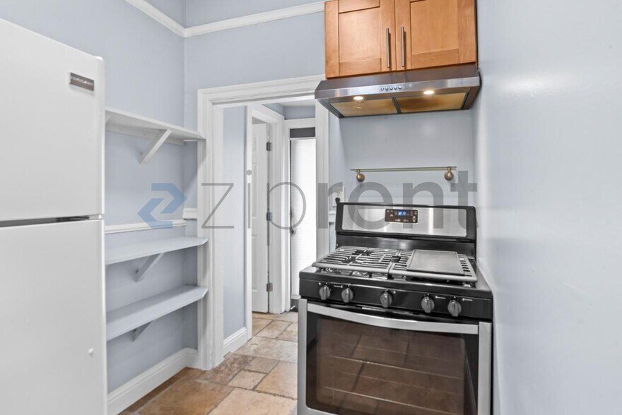 Building Photo - Unit B