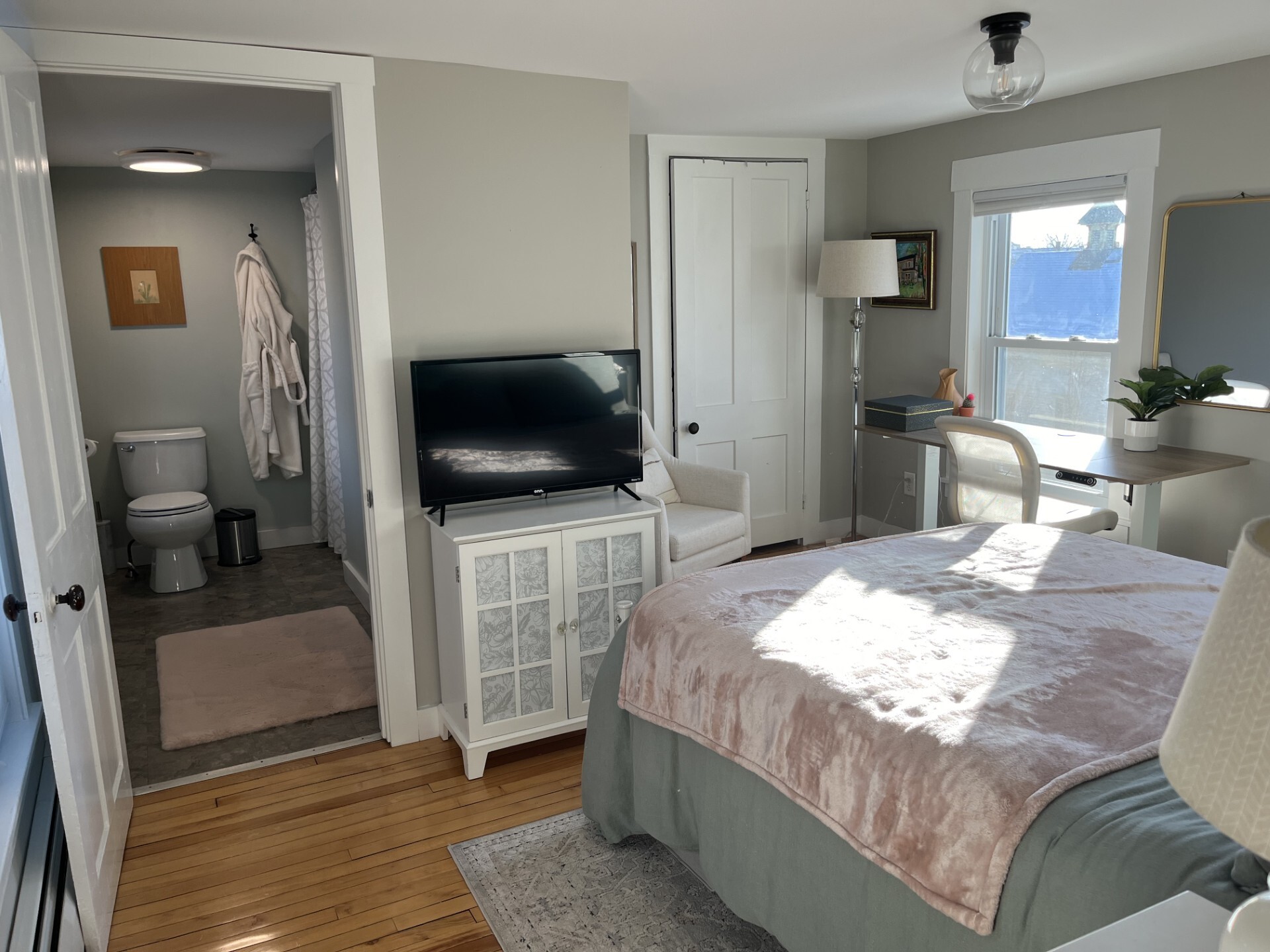 Bedroom 3 with own full bath - 44 N Spring St