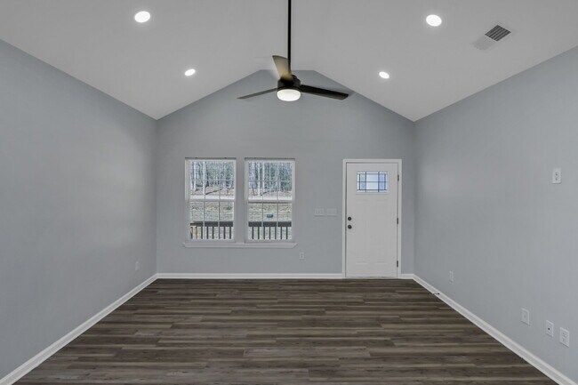 Building Photo - 32 Roberson St